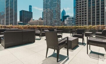 451 N State St, Unit 2107 in Chicago, IL - Foto de edificio - Building Photo