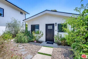 5008 Greenbush Ave in Los Angeles, CA - Building Photo