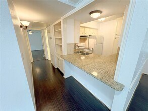 6483 Bayou Glen Rd in Houston, TX - Building Photo - Building Photo