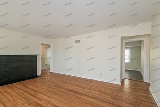 1125 St Charles Ave in St. Charles, MO - Building Photo - Building Photo