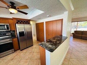 515 NW 202nd Ter in Miami, FL - Foto de edificio - Building Photo