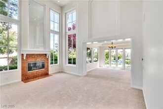 1700 Wincanton Dr in Las Vegas, NV - Building Photo - Building Photo