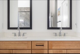 610 Blueway Ave in Summerville, SC - Foto de edificio - Building Photo