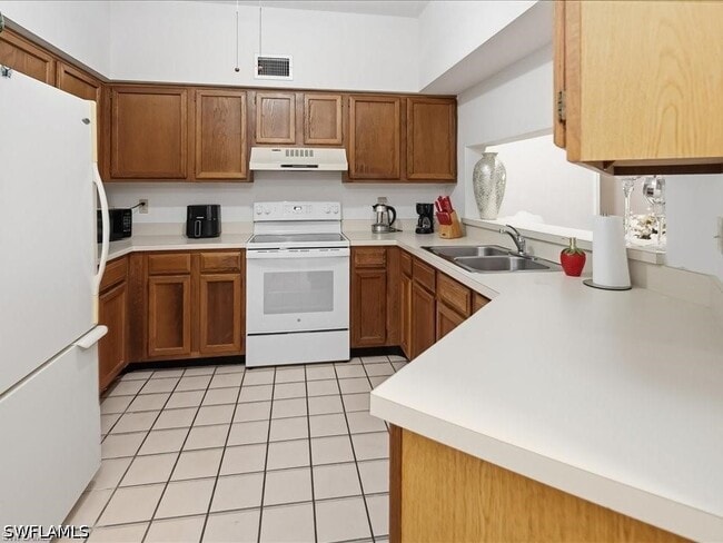 property at 1833 Courtyard Way