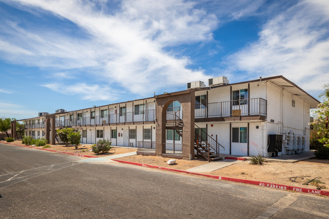 Pinnacle Apartments in Las Vegas, NV - Building Photo