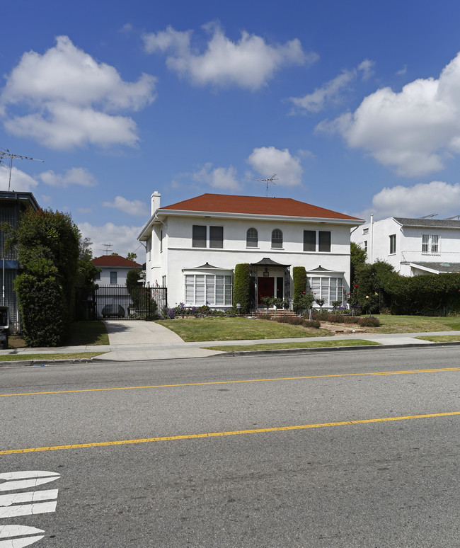 431 S Commonwealth Ave in Los Angeles, CA - Building Photo - Building Photo