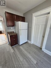 323-323 Queenston St in St Catharines, ON - Building Photo - Building Photo
