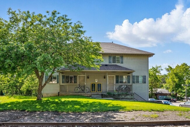 property at 817-819 S Gilbert Ct