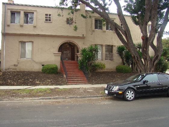 5301 11th Ave in Los Angeles, CA - Building Photo