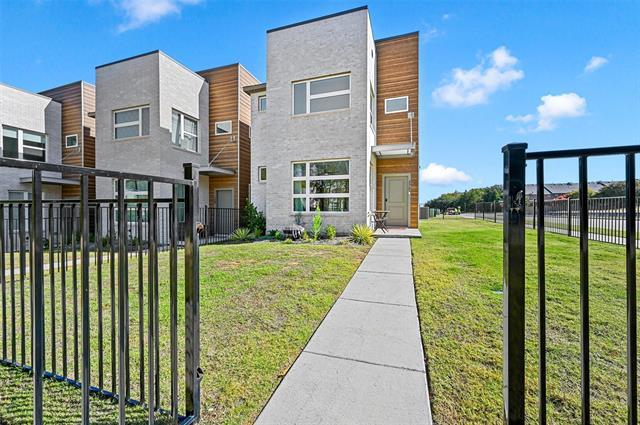 375 Oakbend Dr in Lewisville, TX - Building Photo