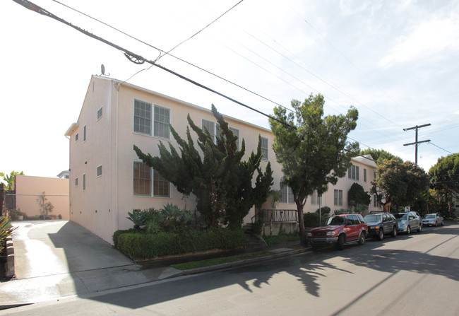 402 Pier Ave in Santa Monica, CA - Building Photo - Building Photo