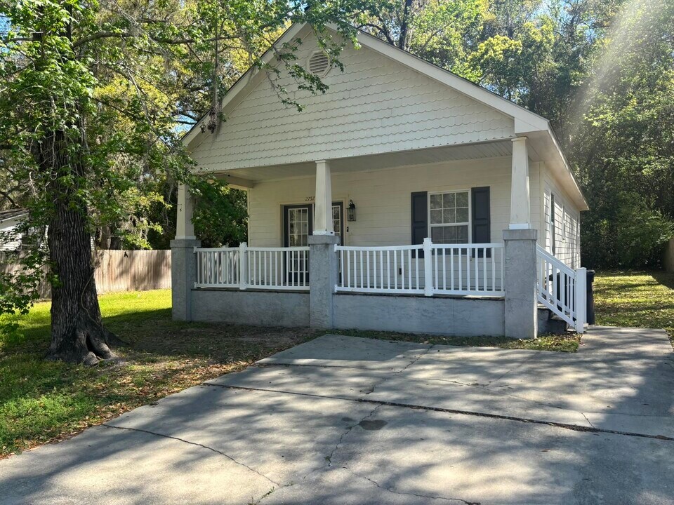 2757 Kennedy Dr in Tallahassee, FL - Building Photo