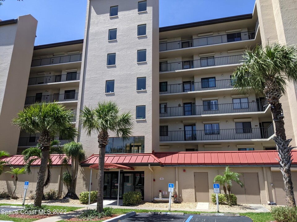 3220 River Villa Way in Melbourne Beach, FL - Building Photo