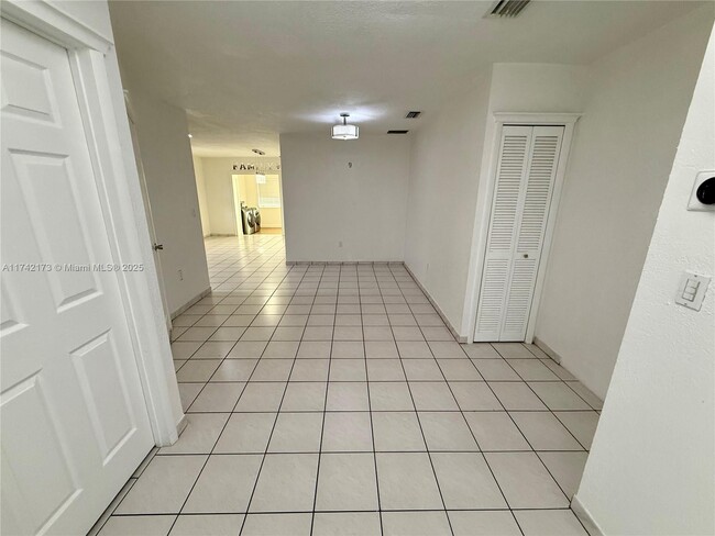 3840 W 10th Dr in Hialeah, FL - Building Photo - Building Photo