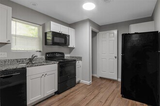 3621 Mainer St in Houston, TX - Building Photo - Building Photo