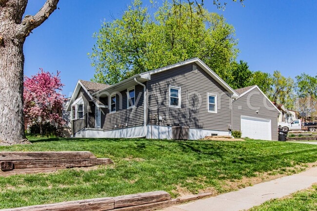 3421 S 122nd St in Omaha, NE - Foto de edificio - Building Photo