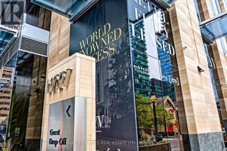 11-4511 Yorkville Ave in Toronto, ON - Building Photo - Building Photo