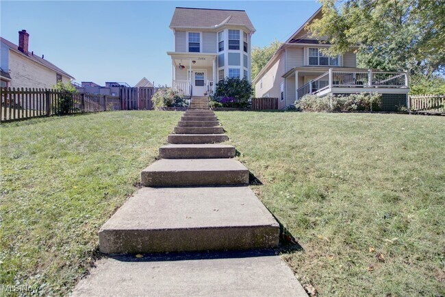 2494 W 7th St in Cleveland, OH - Building Photo - Building Photo