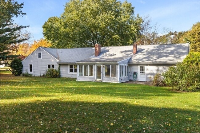 10 Pine Grove Rd in Hingham, MA - Building Photo - Building Photo