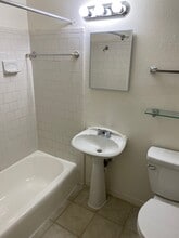 2001 Branard St, Unit 10 in Houston, TX - Building Photo - Building Photo