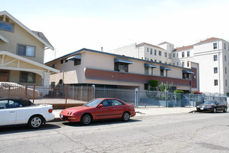 911 S Kingsley Dr in Los Angeles, CA - Building Photo - Building Photo