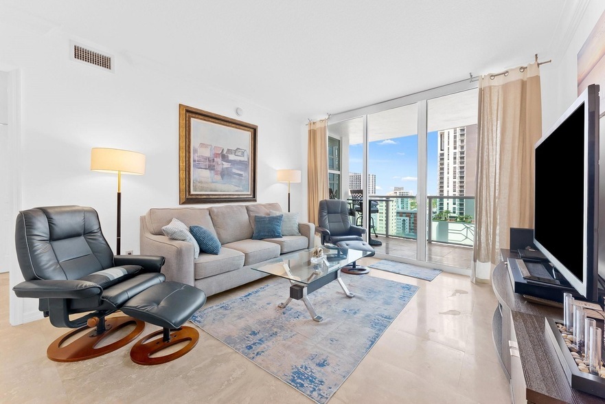 350 SE 2nd St, Unit 1740 in Fort Lauderdale, FL - Foto de edificio
