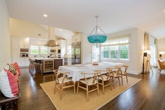 1 Fall Ct in Southampton, NY - Building Photo - Building Photo