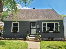707 E Wood St in Bloomington, IL - Building Photo