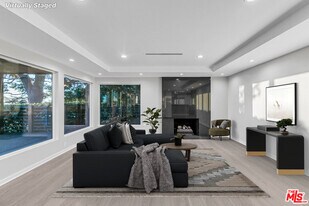 1716 Vía La Paz in Burbank, CA - Building Photo