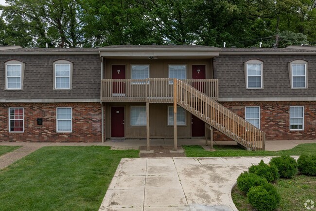 Naveen Pine Apartments in Evansville, IN - Foto de edificio - Building Photo