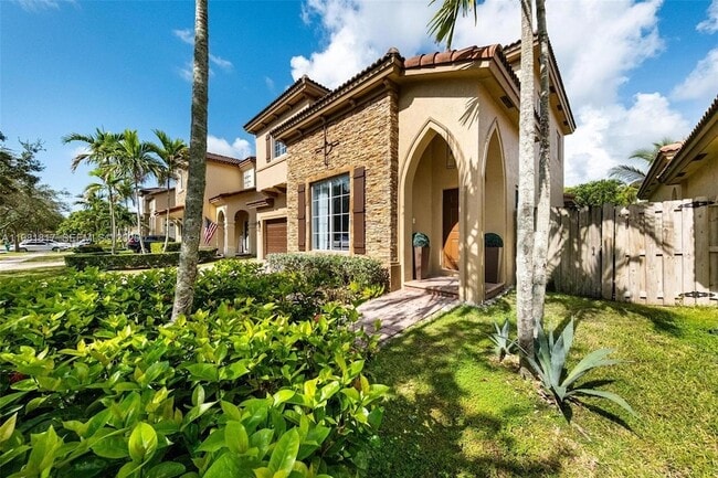 22536 SW 94th Pl in Cutler Bay, FL - Building Photo - Building Photo