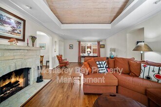 24809 Santa Fe St in Carmel By The Sea, CA - Foto de edificio - Building Photo