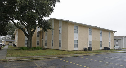 Acadian Manor in Lafayette, LA - Building Photo - Building Photo