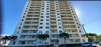 900 NE 18th Ave in Fort Lauderdale, FL - Building Photo