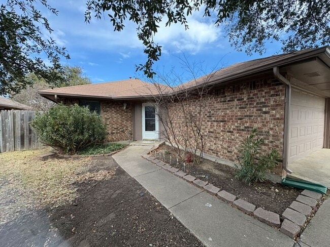 property at 2025 Lorient Dr