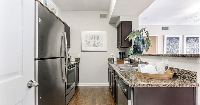 2701 Dunvale Rd in Houston, TX - Foto de edificio - Building Photo