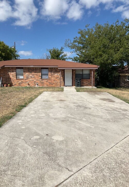 1105 Charisse St-Unit -1105 Charisse Street - B in Killeen, TX - Foto de edificio