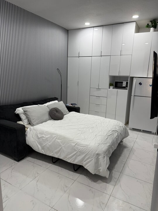 10775 NW 81st Ln in Doral, FL - Building Photo