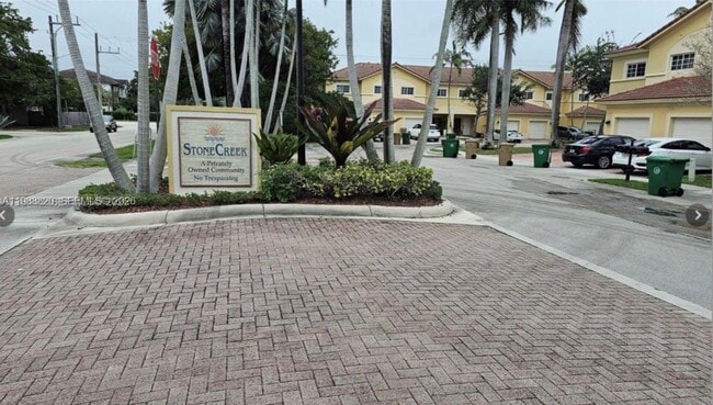 7628 E Stonecreek Cir