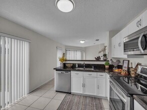 1744 Shoreside Cir in Wellington, FL - Building Photo - Building Photo