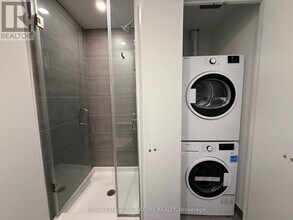 1 Fairview Rd E in Mississauga, ON - Building Photo - Building Photo