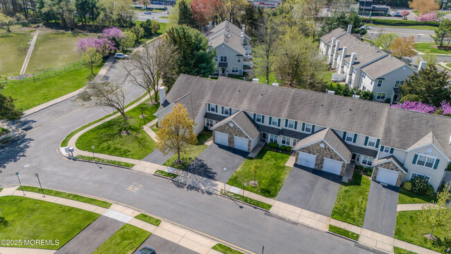 202 Iris Way in Brick, NJ - Foto de edificio - Building Photo