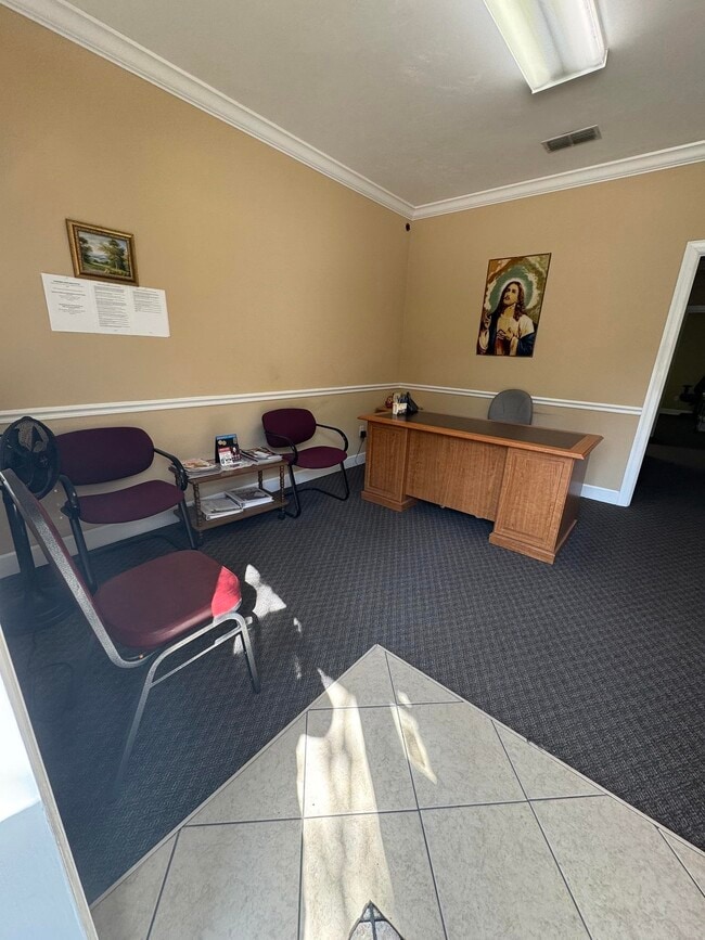 2709 Killarney Way in Tallahassee, FL - Building Photo - Building Photo