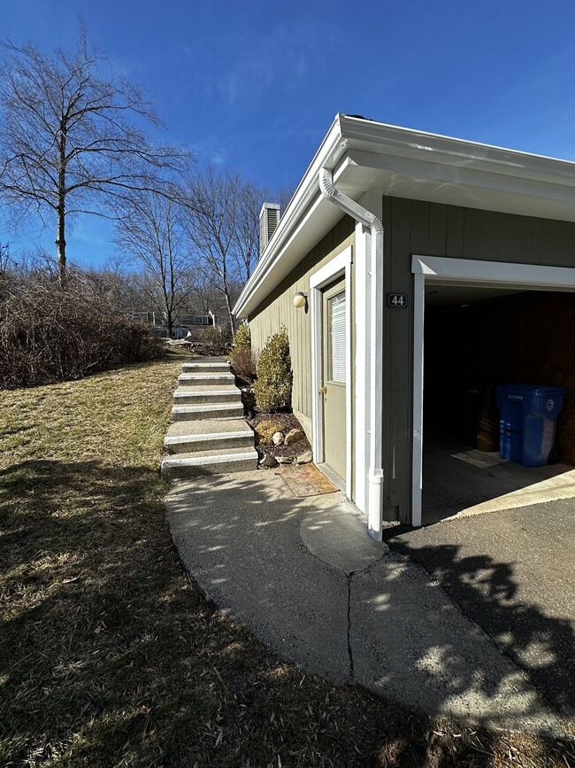 44 Country Walk in Shelton, CT - Building Photo - Building Photo