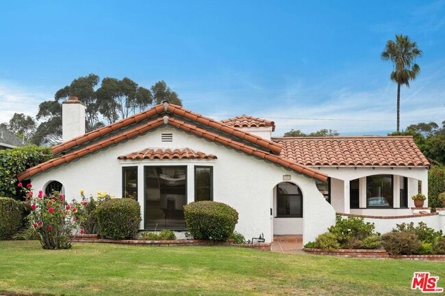 6111 W 75th St in Los Angeles, CA - Foto de edificio - Building Photo