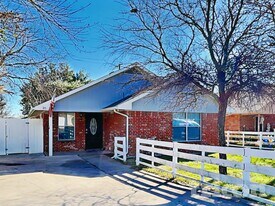 185 Trout St in Rockwall, TX - Building Photo