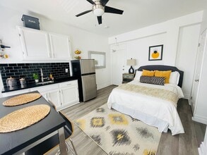 Landmark Towers in Los Angeles, CA - Foto de edificio - Building Photo