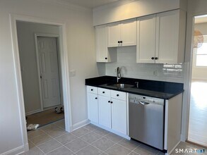 139 Oldfield Road in Fairfield, CT - Building Photo - Building Photo