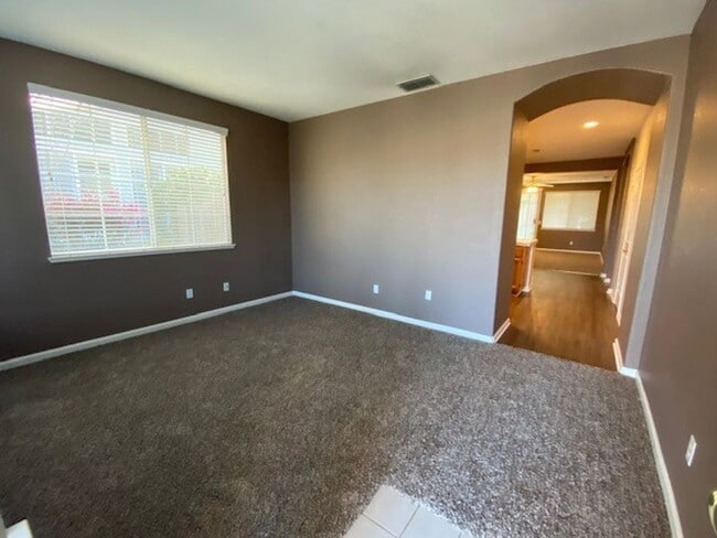 8060 Robinson Dr in Roseville, CA - Building Photo - Building Photo