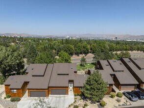 2375 N Harbor Cir in Reno, NV - Building Photo - Building Photo